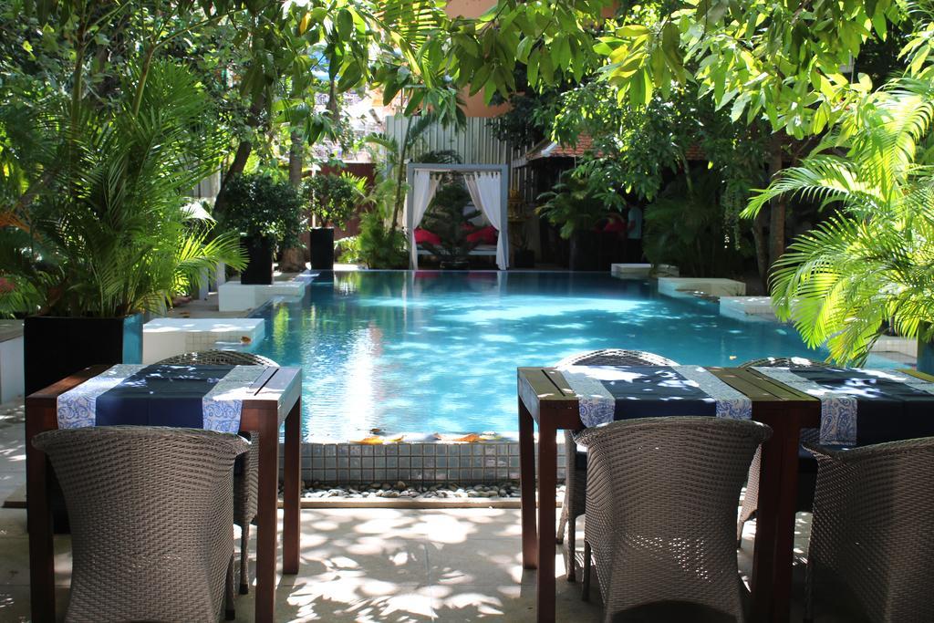 Blue Lime Phnom Penh Hotel Exterior photo