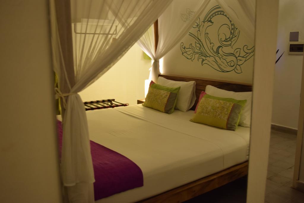 Blue Lime Phnom Penh Hotel Exterior photo